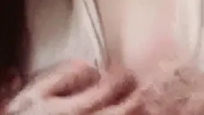 大奶头爆乳妹子圆润奶子很诱人 自摸逼逼掰开非常粉嫩毛毛非常多 很是诱惑喜欢不要错过