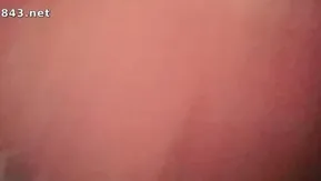 气质女神被3P，两个猥琐小伙豔福不浅，粉嫩清纯00后胴体肆意享用