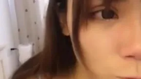 容姿端麗で胸も大きい美人アナウンサーが、両親の借金返済のためにヌード放送を始めた彼女は、お金持ちの男性との会話にぴったりの容姿をしていた。は明らかです。