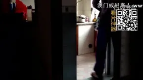 大中午的也要和妈妈在厨房来一炮