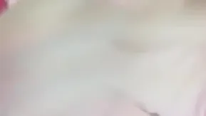 [中文主播外流]颜值不错美乳妹子露奶露逼诱惑 粉色乳头又大又圆掰开逼逼特写非常粉嫩 很是诱惑