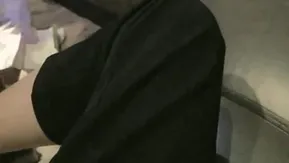 约00后小萝莉K歌，几瓶啤酒下去带到洗手间口交啪啪，粉嫩白虎 肉体诱人小穴超级紧