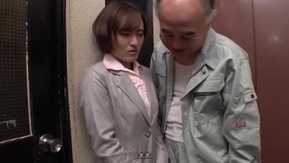 老公不在時被討厭男人抱住的妻子佐久間惠美