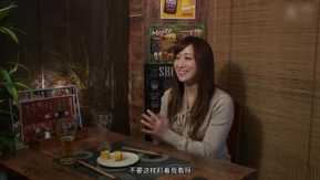 「おばさんを酔わせてどうするつもり？」若い男女で溢れ返る相席居酒屋で一人呑みしている熟女を狙い撃ちで口説いてお持ち帰り！寂しさと欲求不満が募った素人奥さんの