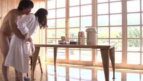 Joven japonesa creampie feliz de terminar su show porno