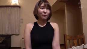 可愛い顔してお尻と太ももがヘビー級！職場でセクハラされまくるMっ気たっぷり受付嬢川原かなえAVデビュー！