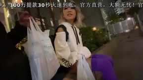 326IED-004 Creampie para una chica fugitiva jajaja Fui a Tokio a visitar a una amiga, pero inesperadamente perdí contacto con ella... Como resultado de seguir a un anciano sospechoso jajaja