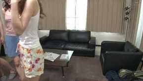 HUNTA-688-CN Sou o único homem em uma casa compartilhada cheia de mulheres mais velhas! Se você fizer sexo com uma mulher, é o fim! Sexo imediato que não termina até que meu esperma seque devido à cadeia de estro...