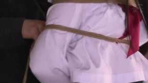 La estudiante Akimi Juri, fuertemente atada y entrenada, follada y llena de creampie