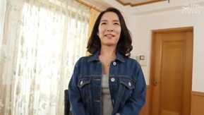 Primer disparo de documento de mujer casada Mari Kuroki