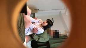 我們在KOSATSU AV的拍攝現場設置了隱藏攝影機，捕捉到了整個故事。