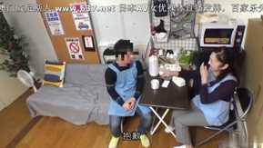 在一家兼職工作的 03 號休息室，一名兼職已婚婦女偷偷帶年輕員工來玩。