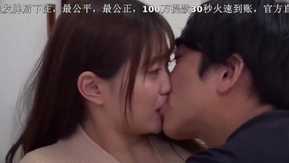 「ねぇ…久しぶりだね…」両想いだった幼なじみと布団の中で隠れて汗だく舐め合い密著中出しSEX