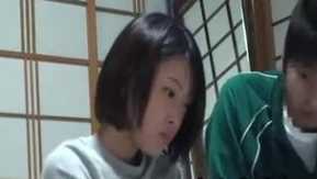 看A片打手槍時被姐姐發現，結果姐姐也看到發情要用我的肉棒替她發泄