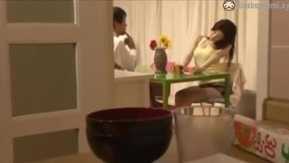 La hermana de mi novia vino a quedarse a nuestra casa por unos días y no pudo evitar atacarla mientras dormía.