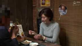 「熟女を酔わせたらどうする？」若い男女で賑わう相席居酒屋で一人飲みしている熟女をターゲットにお持ち帰りに成功！孤独と不満が強い素人妻の乾いた肉体！