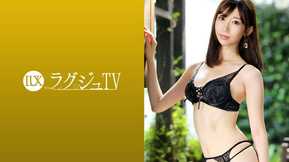 259LUXU-1322 Luxury TV 1311 Una persona con una apariencia transparente sobresaliente y un estilo de modelo que tiene deseos que no pueden satisfacerse en su vida privada aparece en un AV con una expresión nerviosa en su rostro. Al contrario de su imagen ordenada, ella es estimulada profundamente dentro de su vagina por el pistón de una gran polla, tiñendo sus mejillas y sacudiendo su cabello mientras se corre.