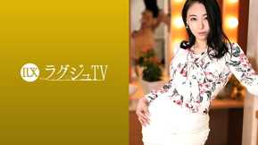259LUXU-1397 Luxury TV 1384 Je voulais découvrir le Japon avant de partir... La femme du président qui veut se faire cocu fait sa dernière pièce avec Luxury TV ! ? Avec son désir sexuel apparemment sans fond et ses compétences sexuelles matures, elle peut drainer même les acteurs masculins ! Elle goûte les bites des autres avec son corps doux et obscène, et dévoile son sexe instinctif devant la caméra !