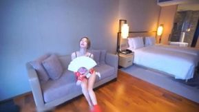 Última compra del video en versión platino a gran escala de Guo Ge de Mai Shiranui siendo follada por detrás por las manos del fotógrafo 1080P HD versión 1