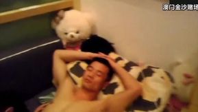 白领情侣在屋内激情做爱1