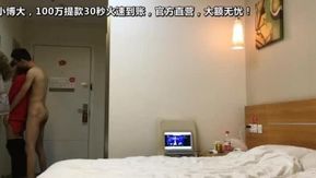 強行扯掉褲子狠操,都被乾哭了「痛,乾的我肚子都痛,你做