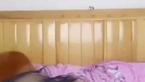 [Diffusion en direct de masturbation sélectionnée au niveau national] La lingerie sexy de Qingbaobao séduit une jeune chatte avec une double pénétration