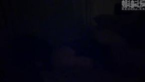 [Внутренние] Сейчас девочек в 18 лет ничего в жизни не волнует! Грязный дядя с замком долго тер свой член, прежде чем вставить его