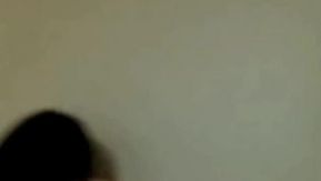 A beldade popular e o namorado se apresentam com paixão, fazendo sexo oral e engolindo porra, tão tentador