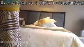 孤独な美人お姉さんと裸になってベッドに行くとムラムラして超ハードな週末セックスデート