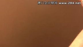 富二代約會美院拜金氣質美女飢渴難耐在速食店衛浴就來