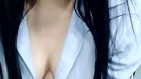 A linda e sexy âncora de Yifang, Sherry Li, faz sexo ao vivo com sua amiga sexual no dia 17/06