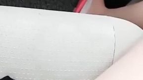 12-白嫩豪乳少妇女主播勾搭中巴司机户外停车坪玩车震不