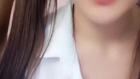 丰满漂亮嫩妹主播丰乳肥臀学生妹收费一多自慰大秀第二弹木