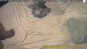 Casal tendo um caso foi filmado secretamente por um buraco de hotel, e a mulher envergonhada gravou toda a sua conversa suja