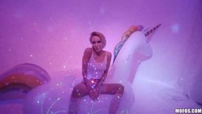 [DontBreakMe] Emma Hix – Sala Inflável