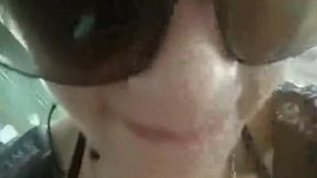 素晴らしいプロット解釈。セクシーな黒のストッキングとハイヒールを履いた美しい女が病院のベッドで薬局の医師を誘惑する、コンドームなしの激しい挿入とザーメン。