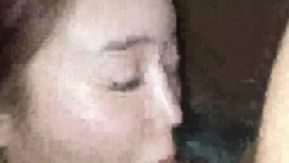 Boutique exclusiva de Internet HD-720p: Uma beldade branca e macia de seios grandes chupa e garganta profunda no apartamento, e é fodida descontroladamente pelo namorado até que sua buceta fique vermelha e inchada ~ 02