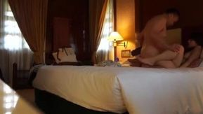 Diálogo cantonés de alta definición: un chico de Hong Kong se toma una selfie con su amante del continente después de lamerle el ojete y luego se atreve a besarla