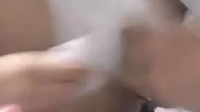 【黑丝情趣】小骚逼床上自慰勾引男友