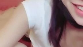 非常にスリムな体型の非常に美しいアナウンサーです。
