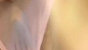 【国产自拍直播】骚母狗非常会伺候男人从下舔到上全身漫游直接口爆