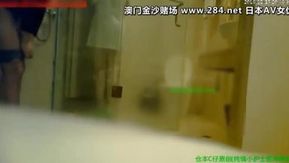O último trabalho de C. Kuramoto: A inocente jovem enfermeira Akiho Yoshizawa é fodida descontroladamente em várias posições no hotel. Ela é super linda e sexy. Ela fode com ele do banheiro até debaixo da cama.