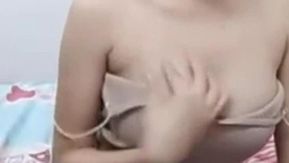 Diffusion en direct sur téléphone portable d'un couple faisant l'amour, léchant le vibrateur JJ, se masturbant et chevauchant dessus, ne le manquez pas si vous l'aimez