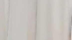 小逼粉嫩流出白浆好想舔一舔