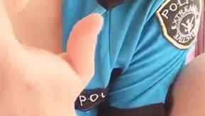 翘起屁股很性感的美女主播阳光下各种姿势换着扣逼道具自慰出水大秀