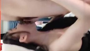 Beleza sexy bebe urina e faz show de sexo