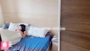裸で寝ていて義理の弟に犯される