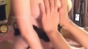C'est vraiment coquin, 3 belles présentatrices ont demandé à 2 internautes de se battre en direct dans un hôtel, en baisant à tour de rôle,