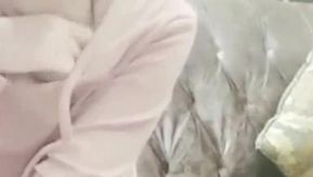 萝莉主播柠檬鸭店挑男公关挑了个小鲜肉开房两人都没带证件