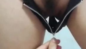【生放送】トイレに吊るされて血を求めて争う女神級美女が悲鳴をあげて射精して血を流す